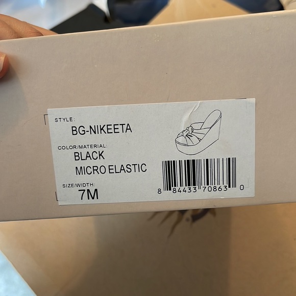 BCBG WEDGES - Picture 6 of 7